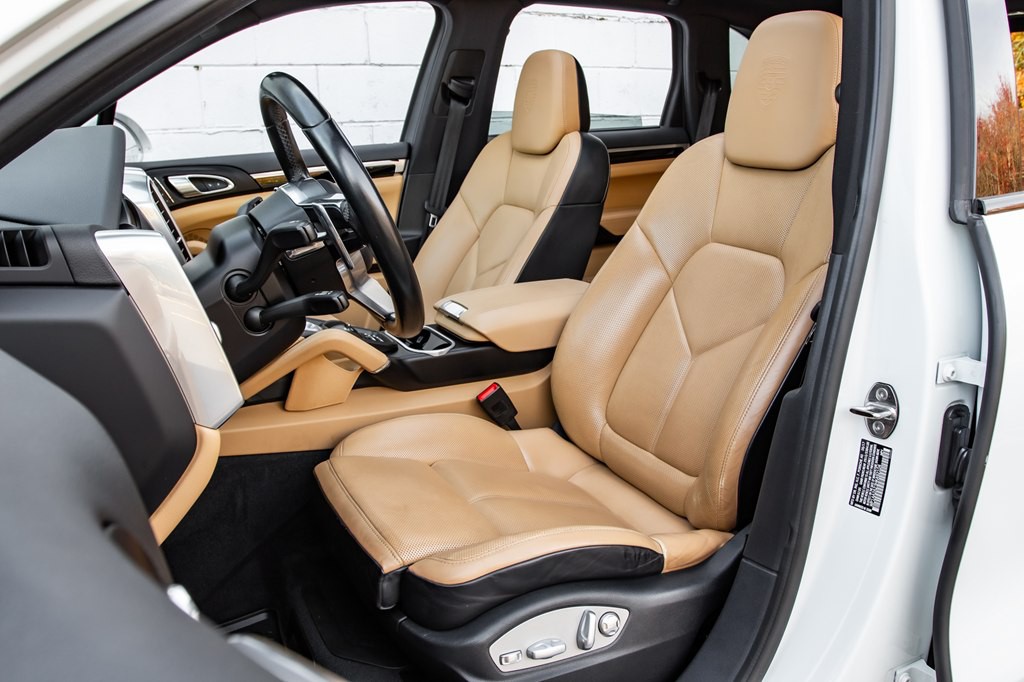 2017 Porsche Cayenne Image 24
