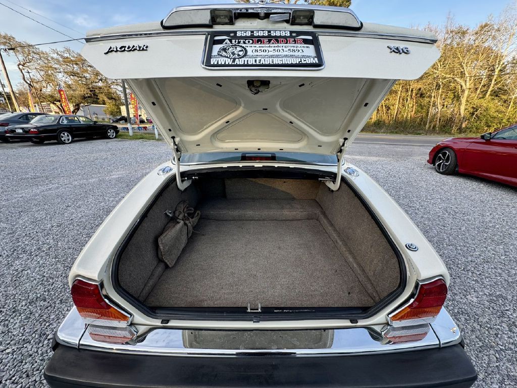1987 Jaguar XJ Image 12