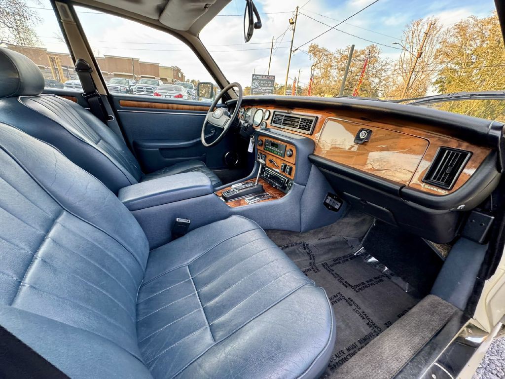 1987 Jaguar XJ Image 14