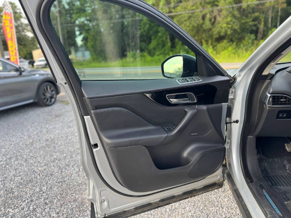 2019 Jaguar F-PACE Image 7
