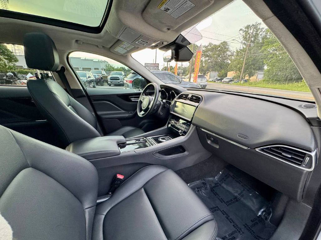 2019 Jaguar F-PACE Image 13