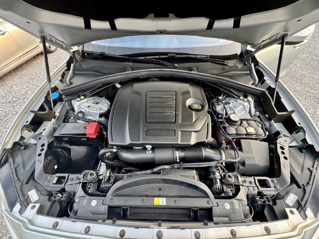 2019 Jaguar F-PACE Image 14