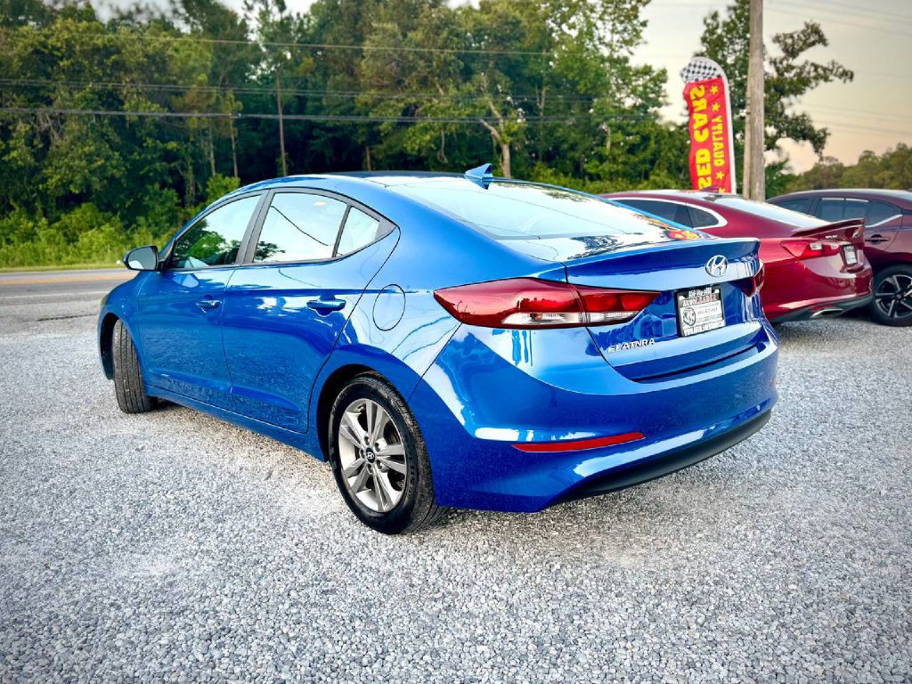 2017 Hyundai Elantra Image 2