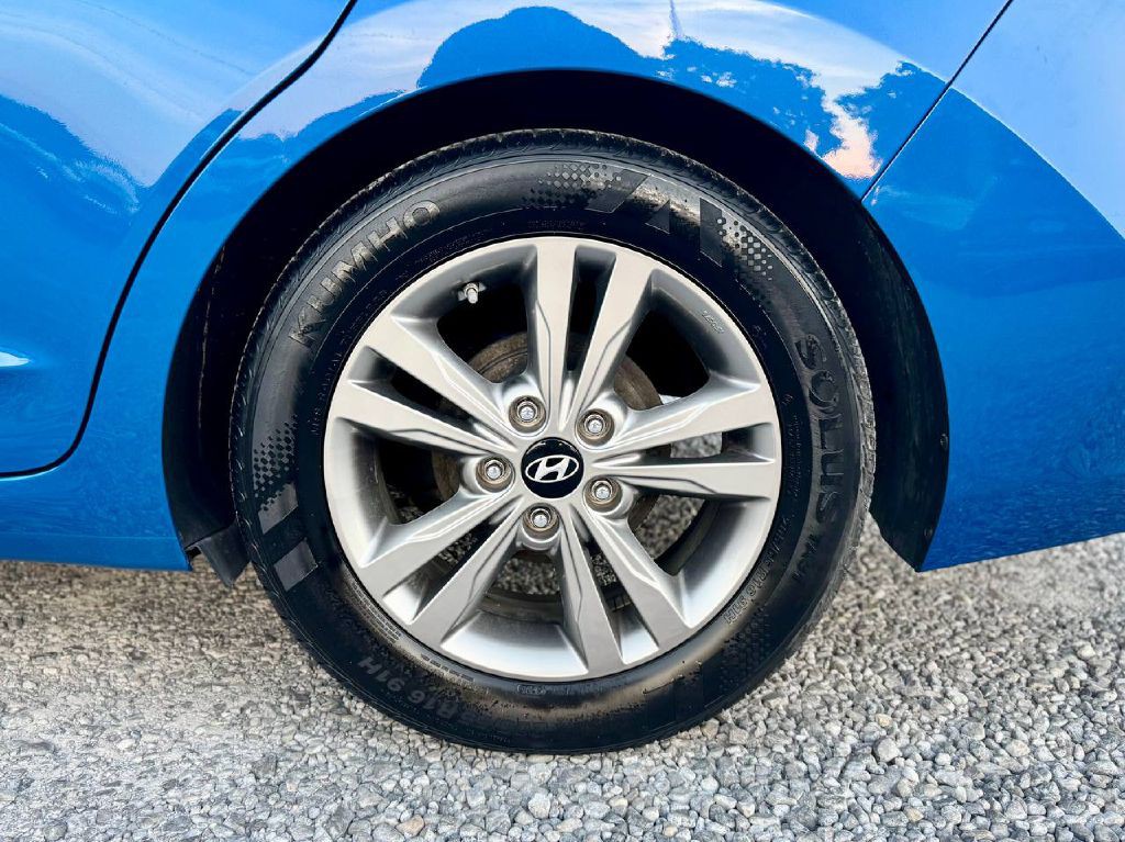 2017 Hyundai Elantra Image 7