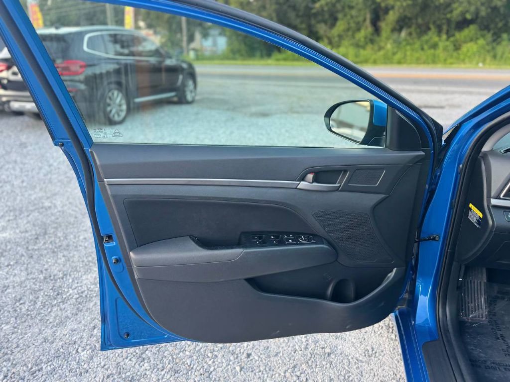 2017 Hyundai Elantra Image 8