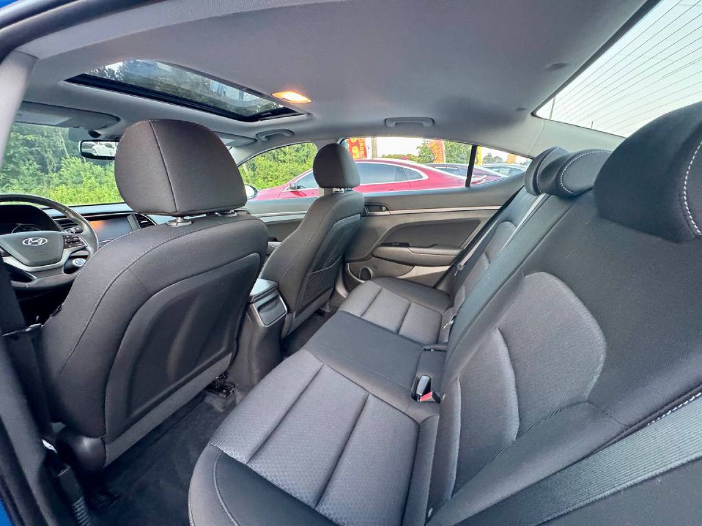 2017 Hyundai Elantra Image 10