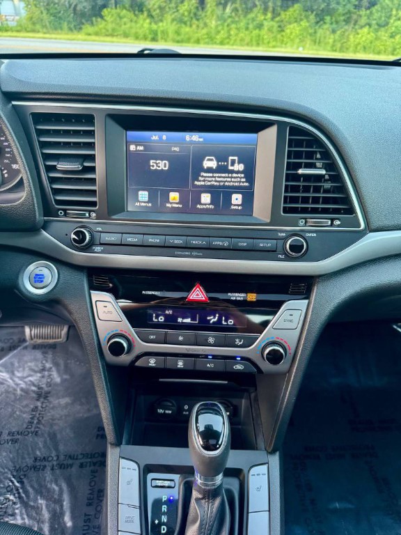 2017 Hyundai Elantra Image 16