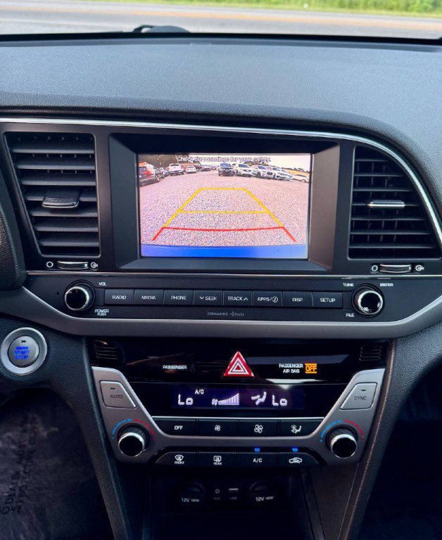 2017 Hyundai Elantra Image 18
