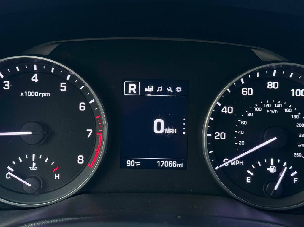 2017 Hyundai Elantra Image 19