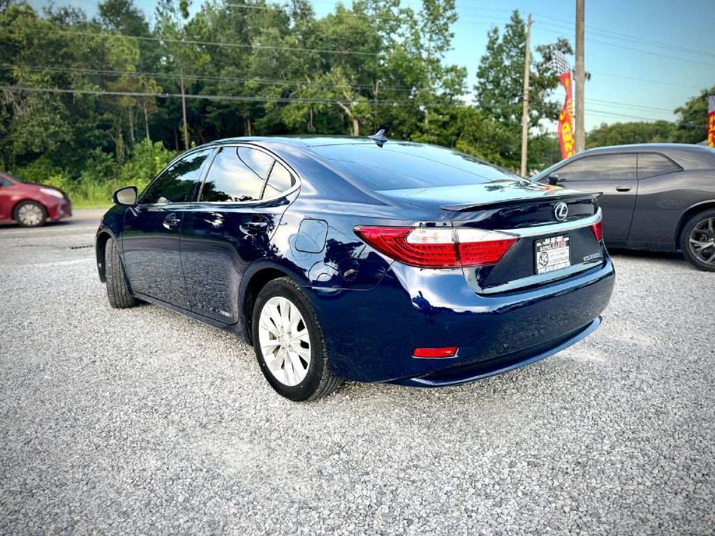 2013 Lexus ES Image 2