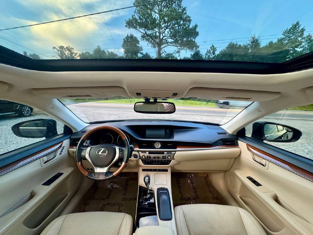 2013 Lexus ES Image 10