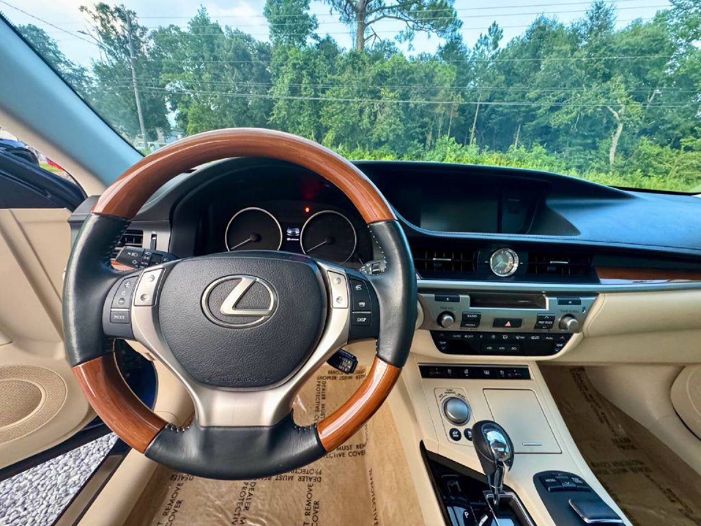 2013 Lexus ES Image 14