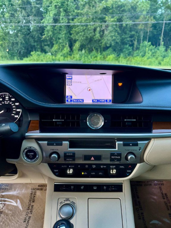 2013 Lexus ES Image 16
