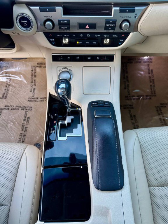 2013 Lexus ES Image 17