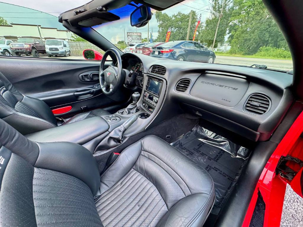 2004 Chevrolet Corvette Image 13
