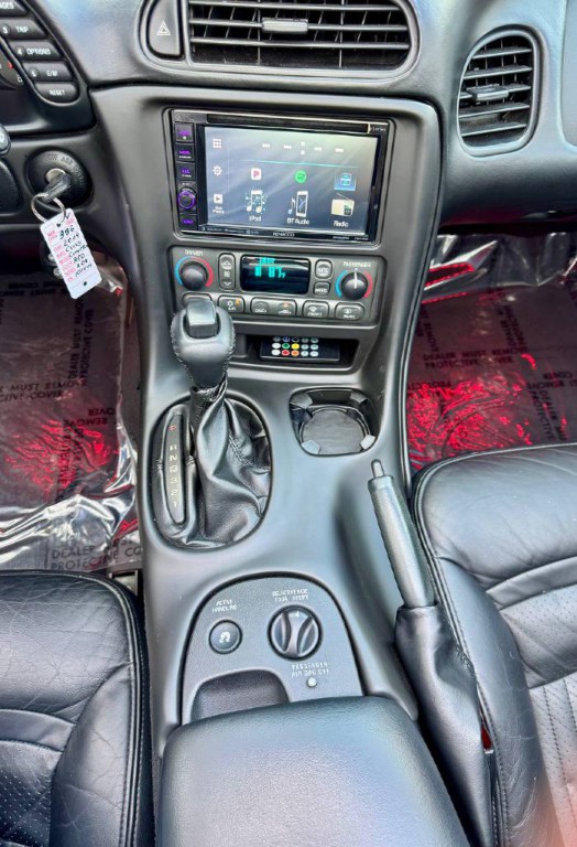 2004 Chevrolet Corvette Image 17