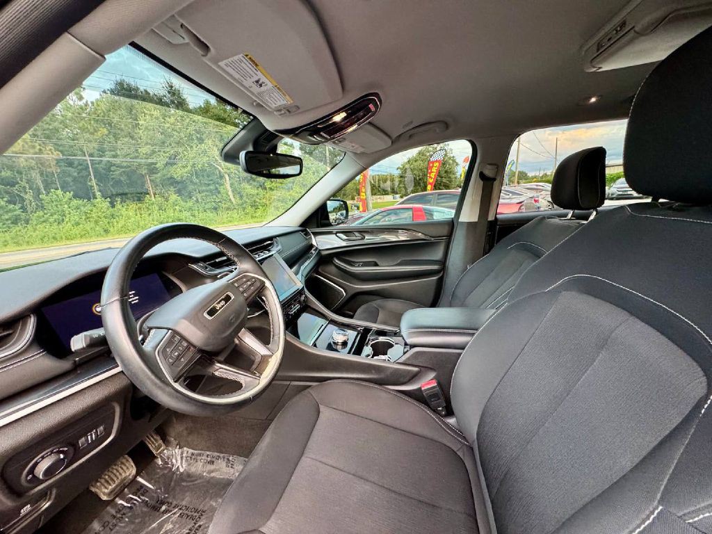 2022 Jeep Grand Cherokee Image 9