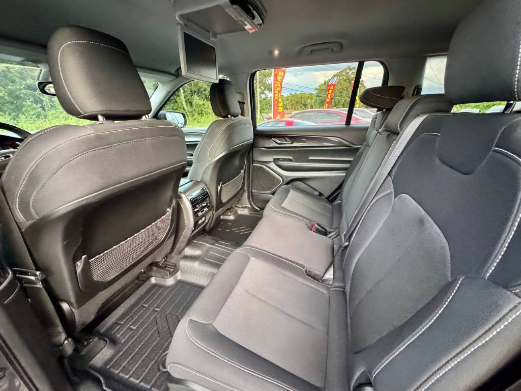 2022 Jeep Grand Cherokee Image 10