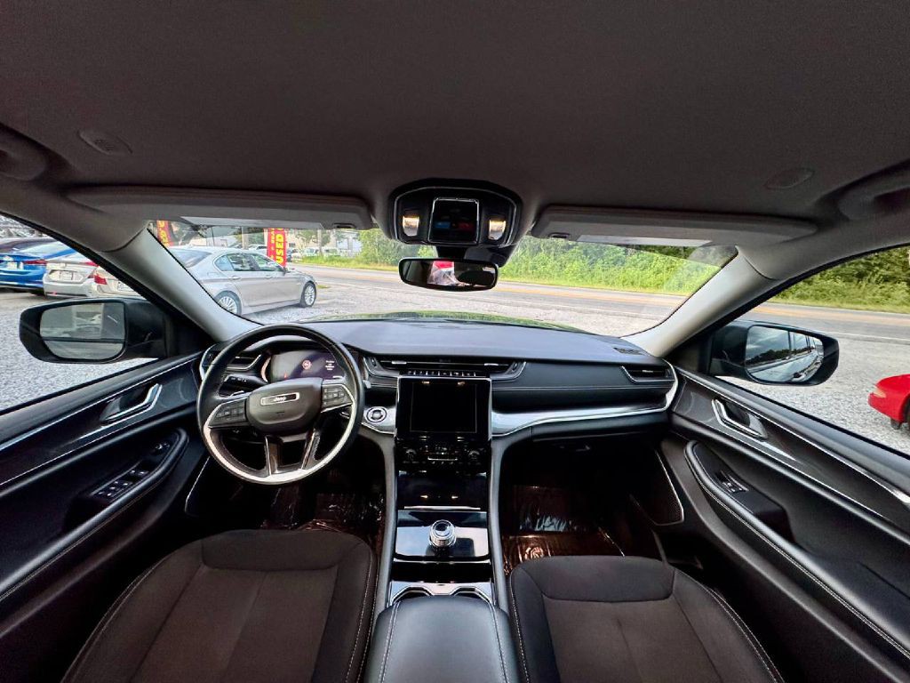 2022 Jeep Grand Cherokee Image 12