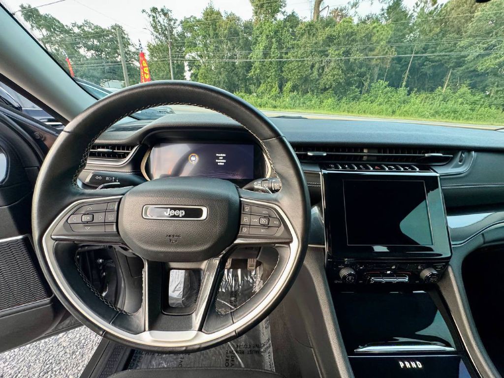 2022 Jeep Grand Cherokee Image 17