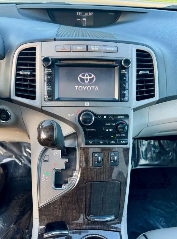 2014 Toyota Venza Image 17