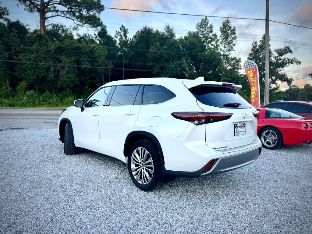 2024 Toyota Highlander Image 2