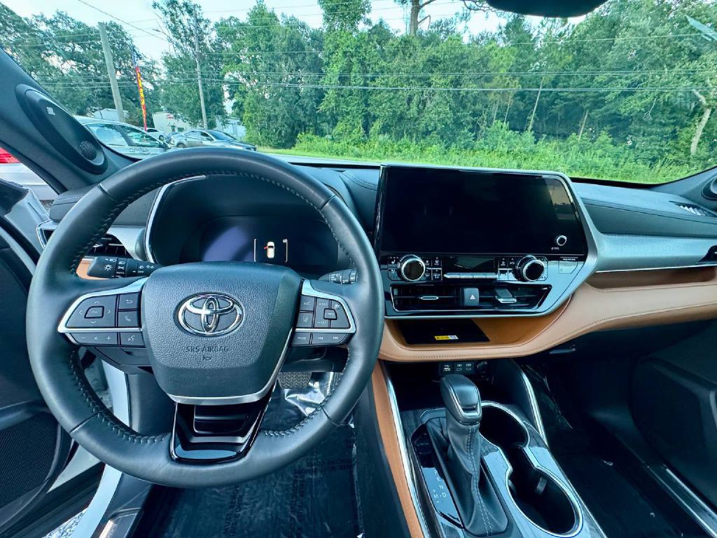 2024 Toyota Highlander Image 16
