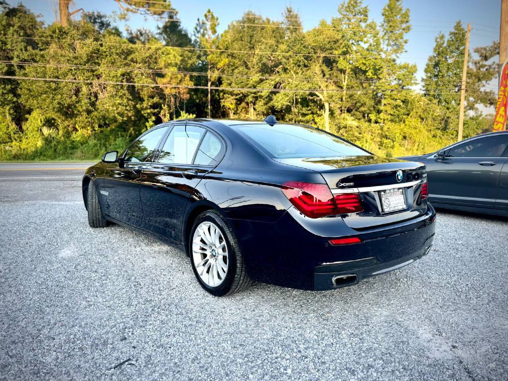 2015 BMW 7 Series Image 2