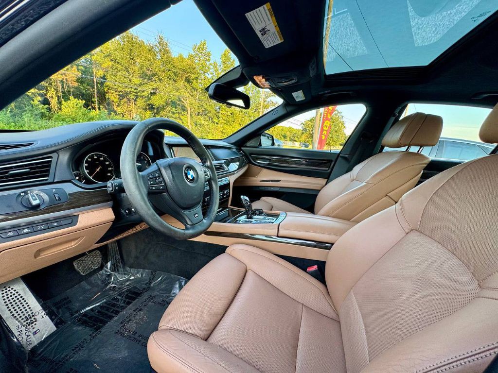 2015 BMW 7 Series Image 8