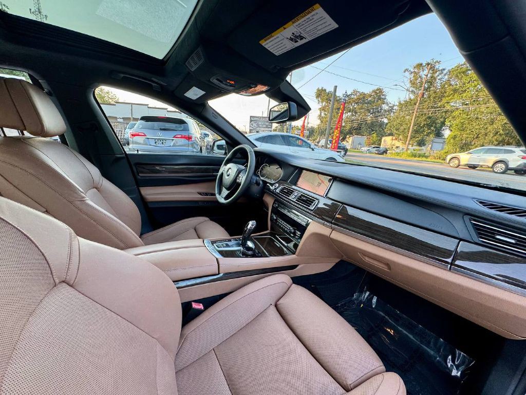2015 BMW 7 Series Image 13
