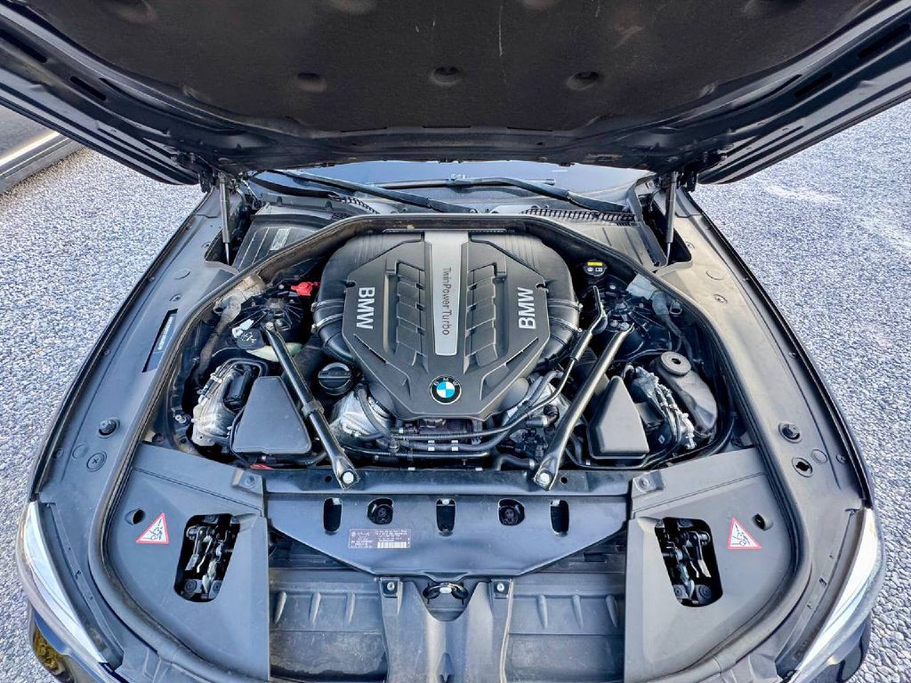 2015 BMW 7 Series Image 14