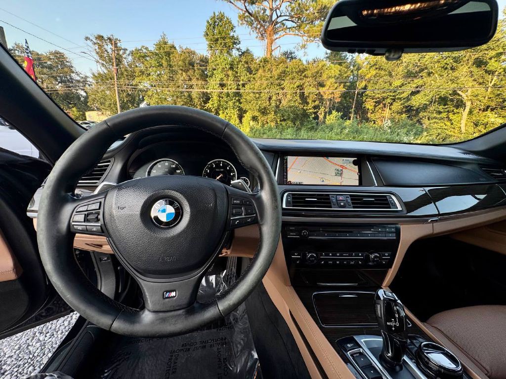 2015 BMW 7 Series Image 15