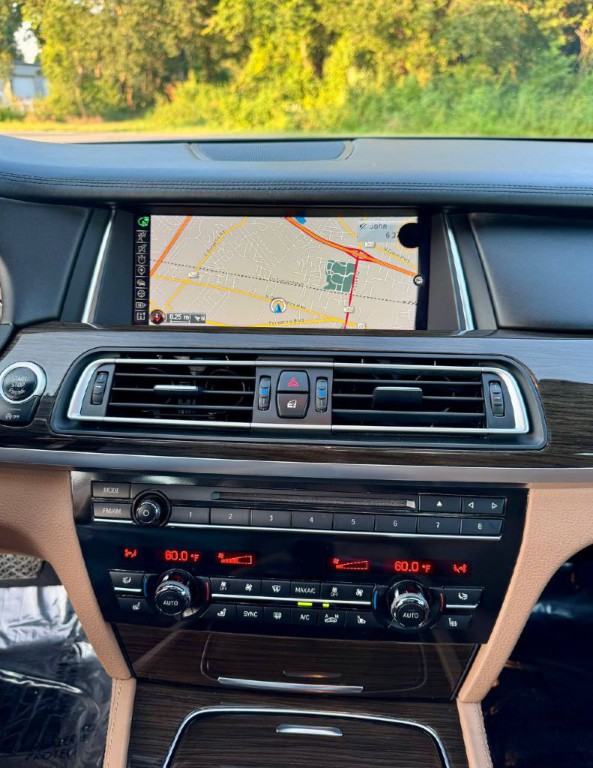 2015 BMW 7 Series Image 16