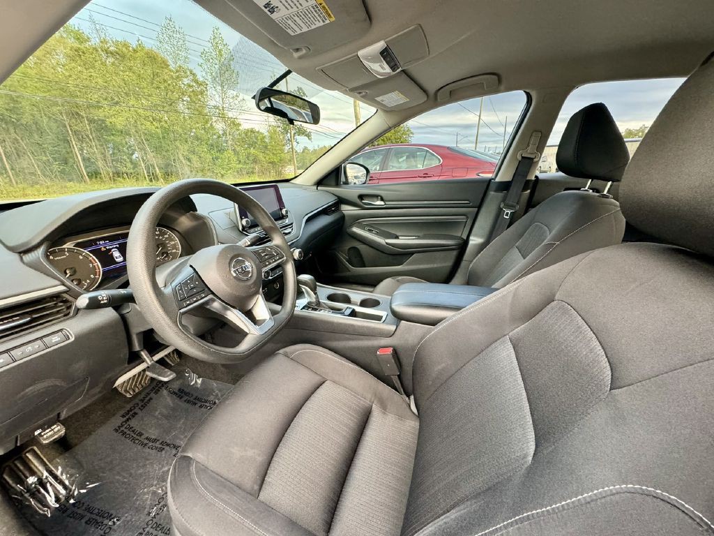 2020 Nissan Altima Image 8