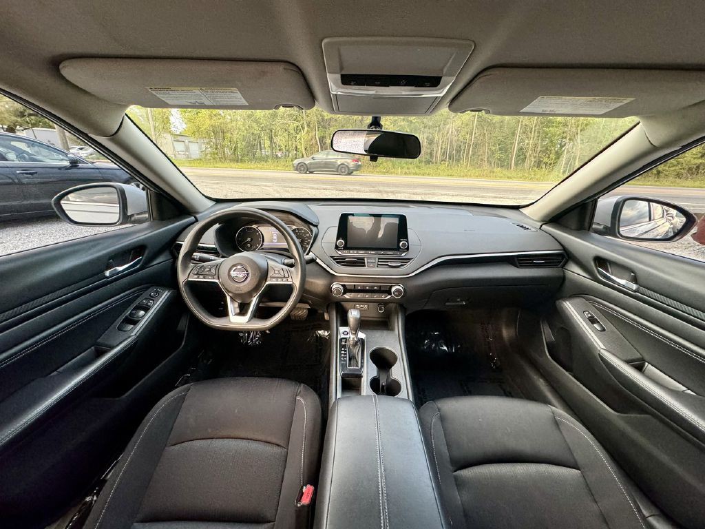2020 Nissan Altima Image 10