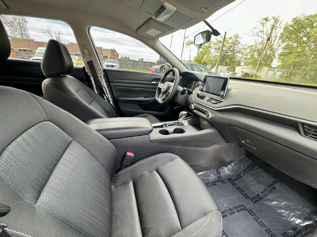 2020 Nissan Altima Image 12