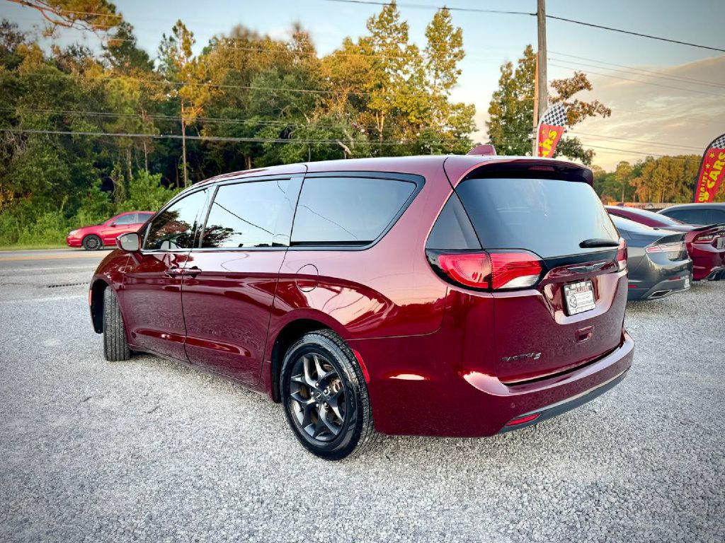 2018 Chrysler Pacifica Image 2