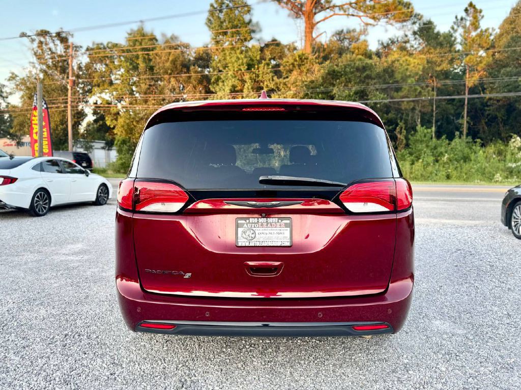 2018 Chrysler Pacifica Image 3