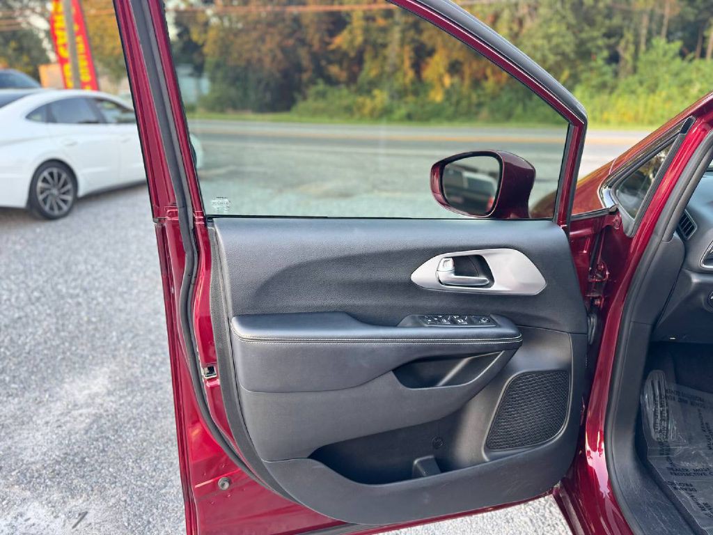 2018 Chrysler Pacifica Image 7