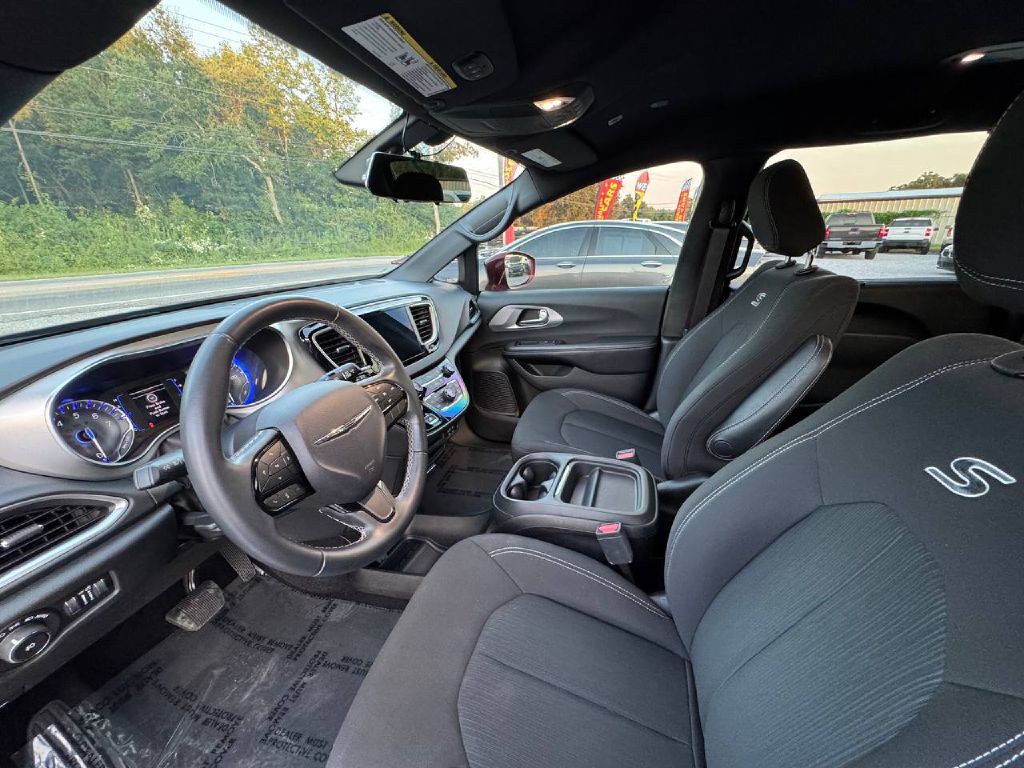 2018 Chrysler Pacifica Image 8