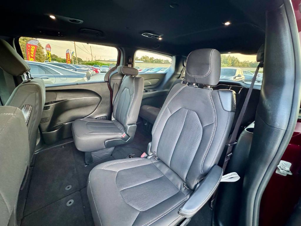 2018 Chrysler Pacifica Image 9