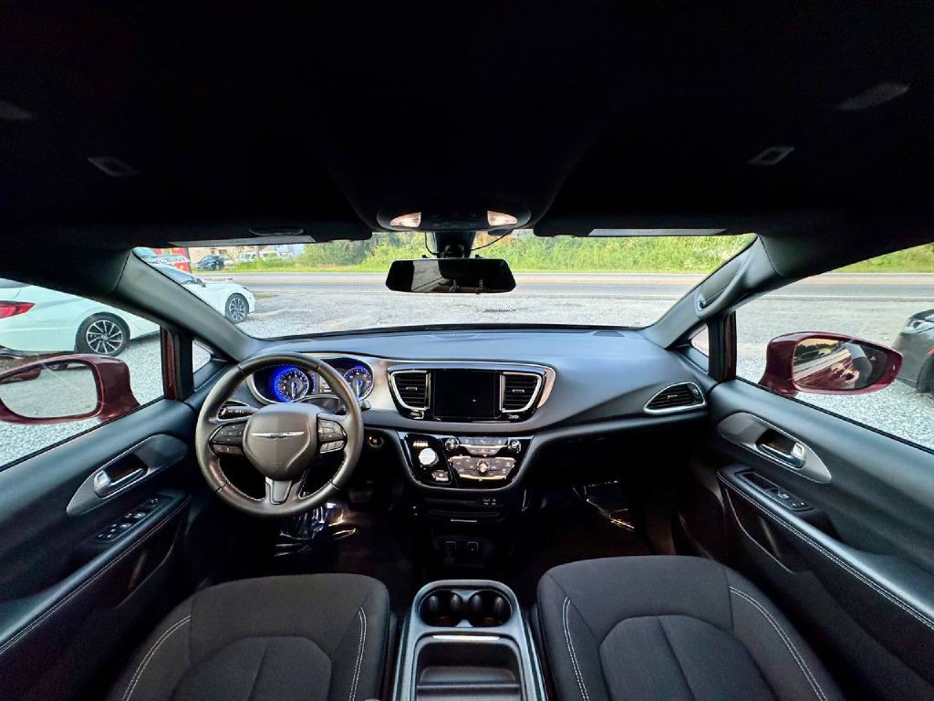 2018 Chrysler Pacifica Image 12