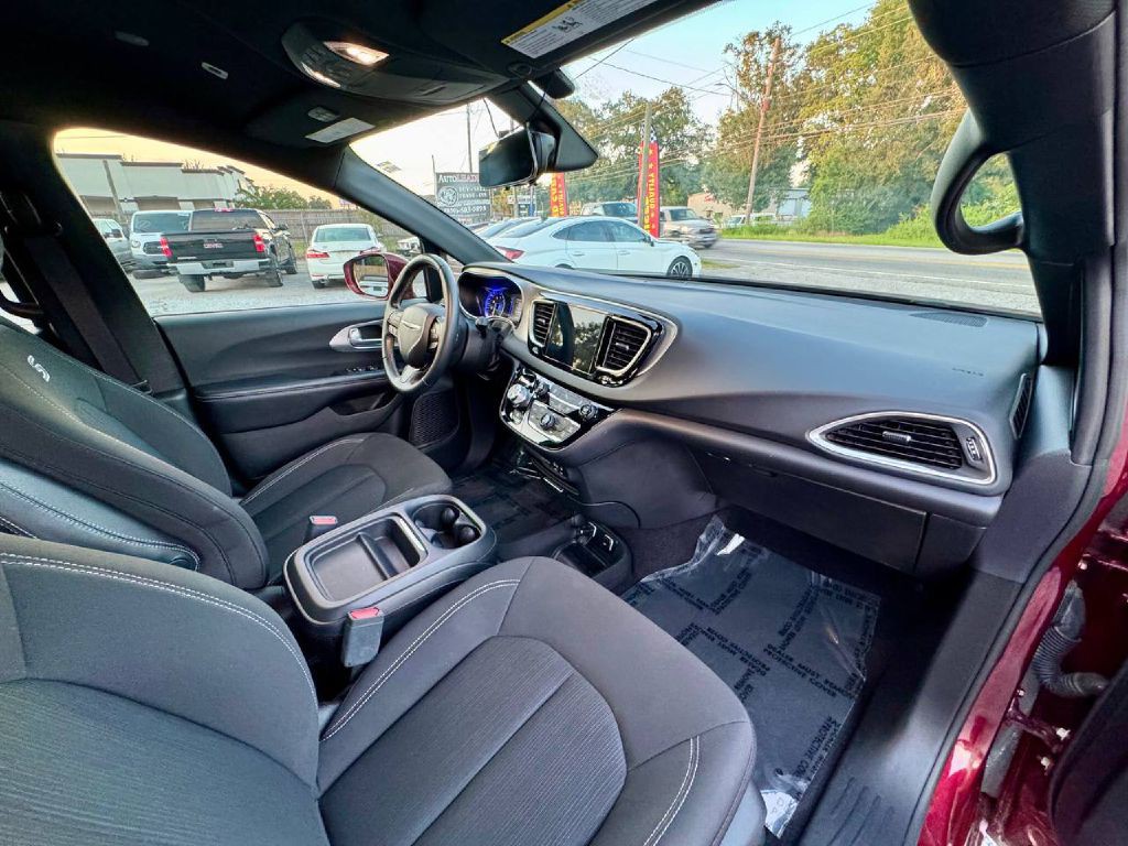 2018 Chrysler Pacifica Image 13