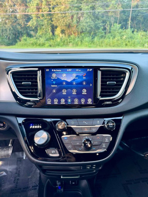 2018 Chrysler Pacifica Image 15