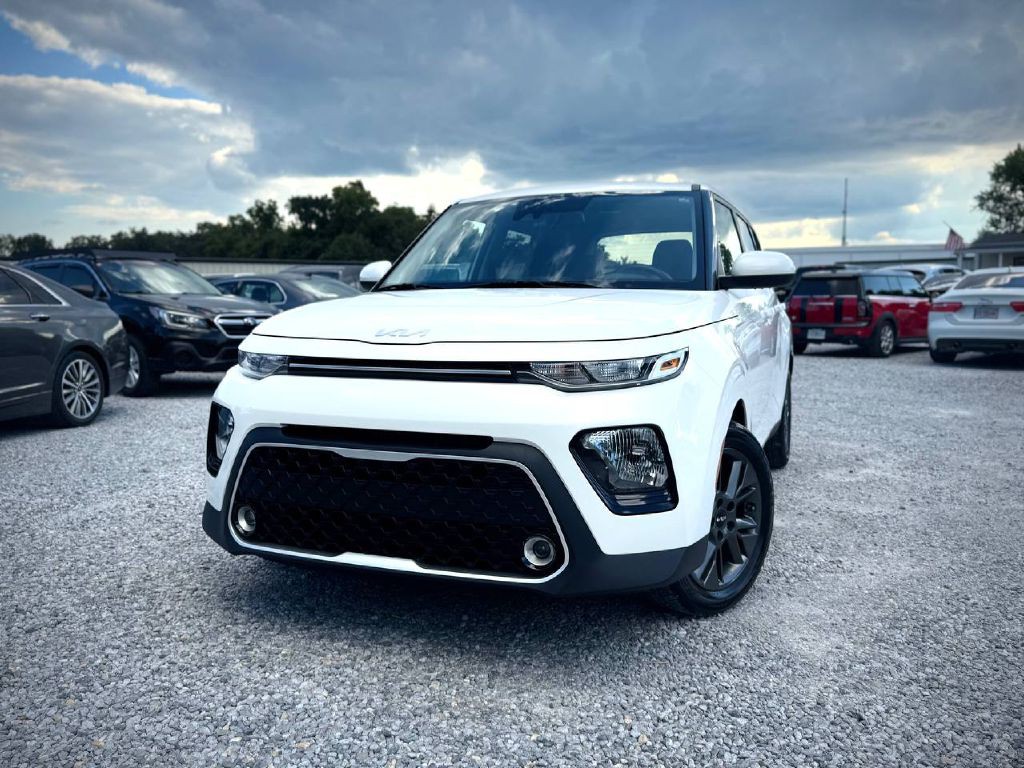 2022 Kia Soul Image 1
