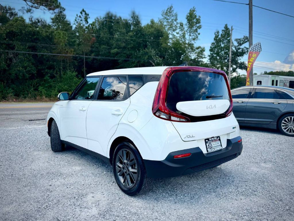 2022 Kia Soul Image 2