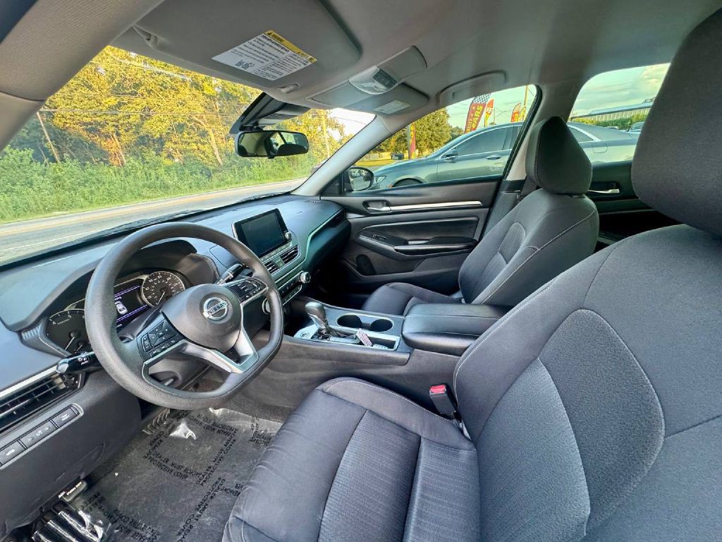 2022 Nissan Altima Image 9