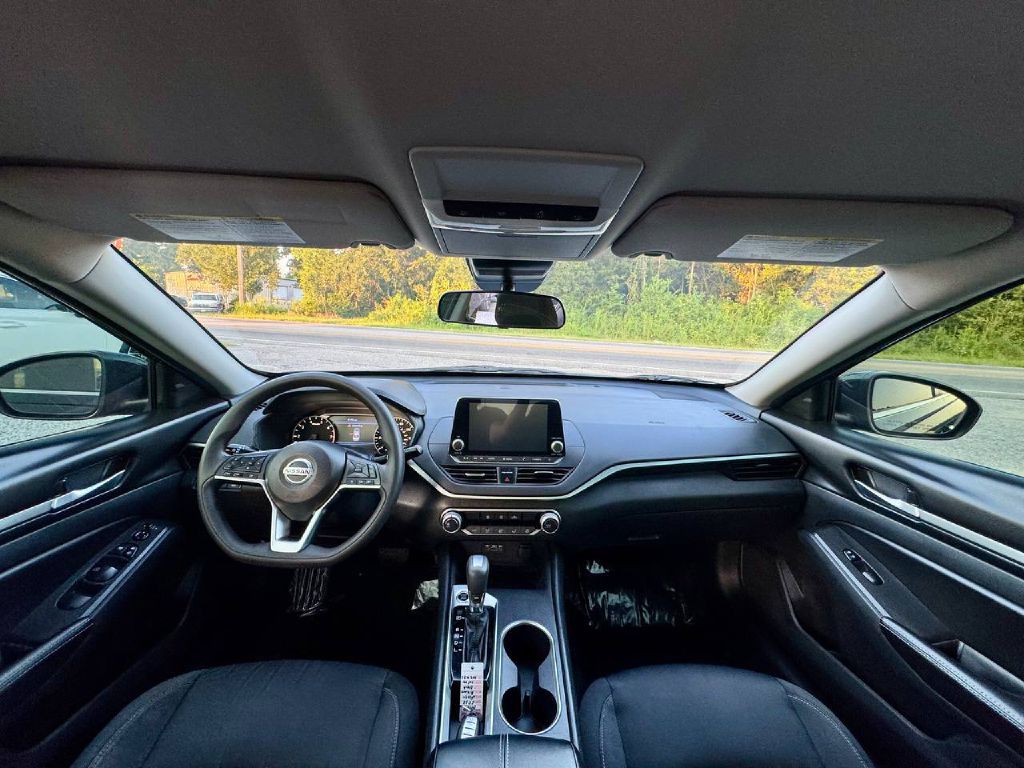 2022 Nissan Altima Image 11