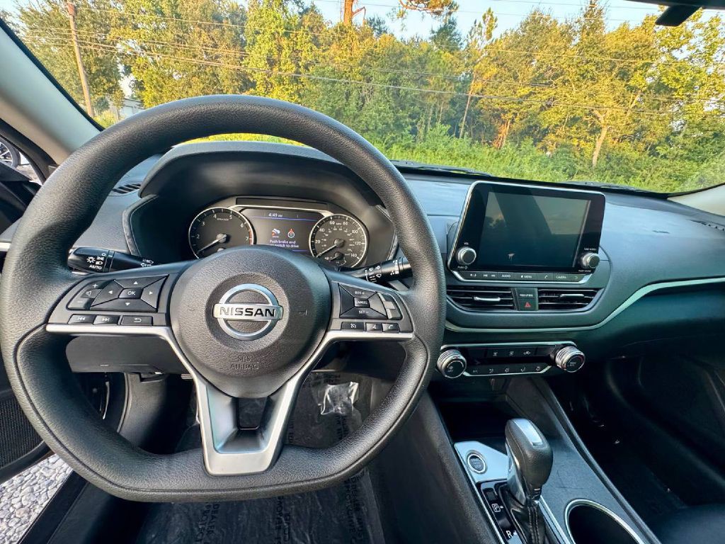 2022 Nissan Altima Image 15