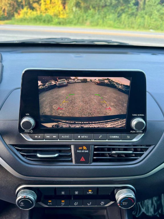 2022 Nissan Altima Image 17